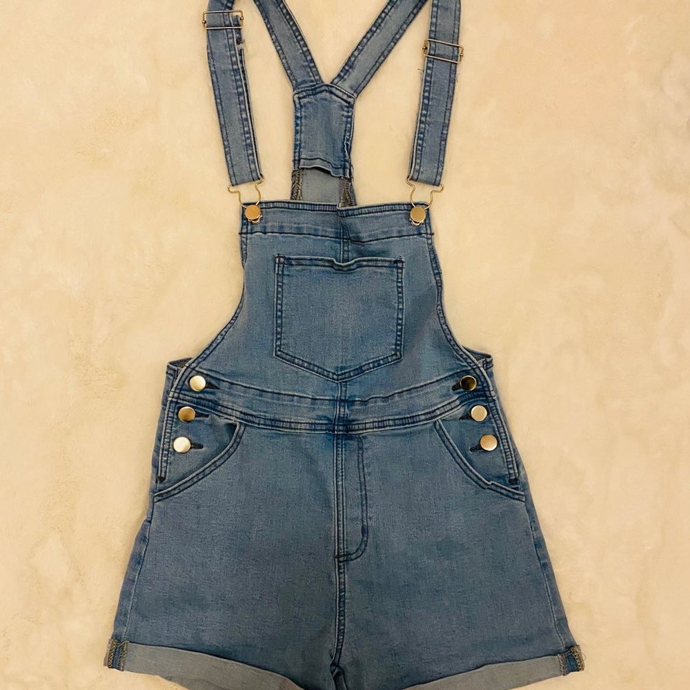 Denim overall shorts ☀️Size S